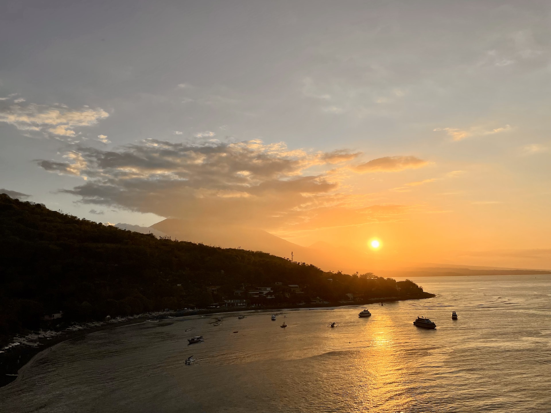 Hanen en zonsondergangen