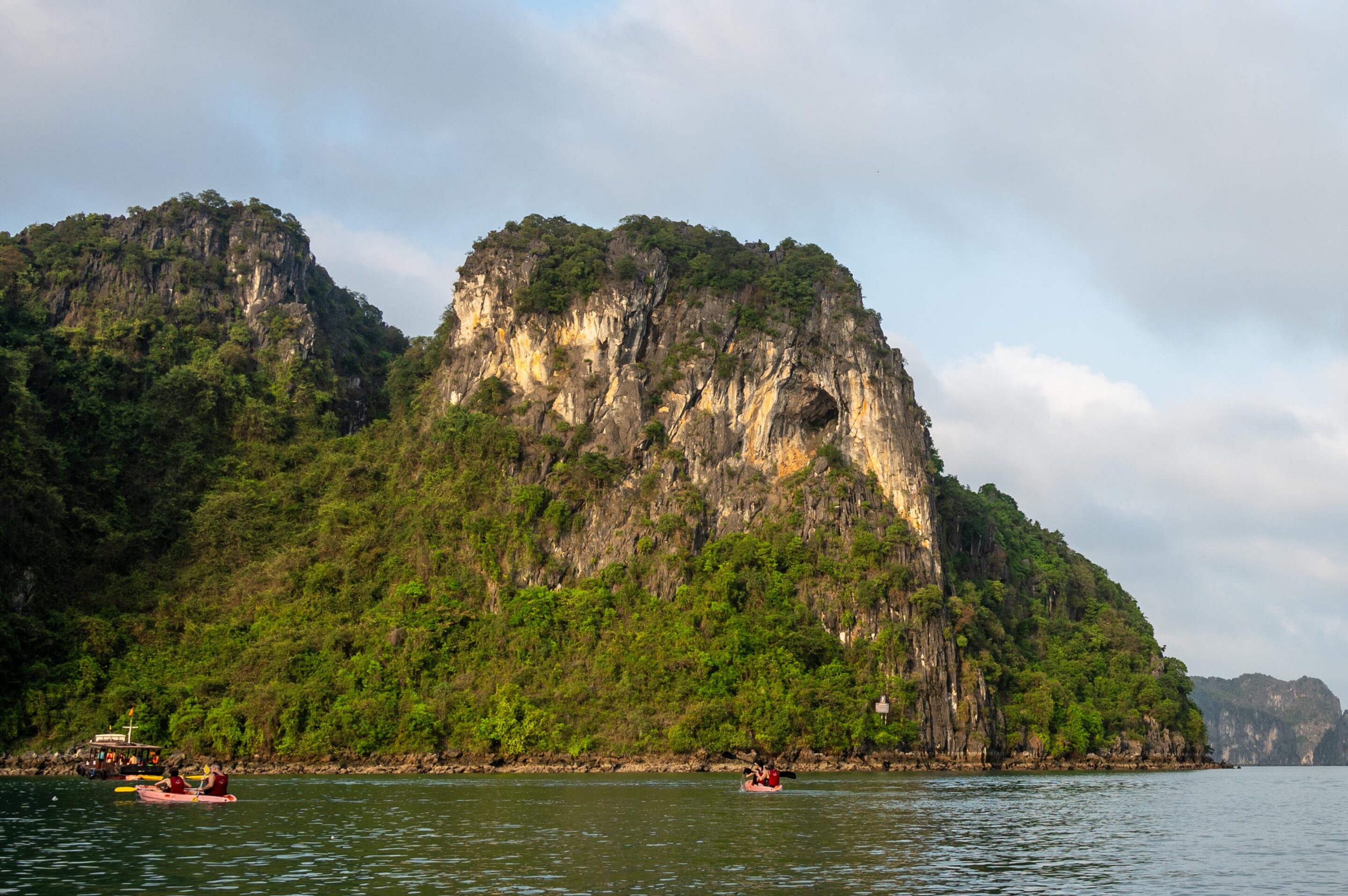 Bai Tu Long Bay